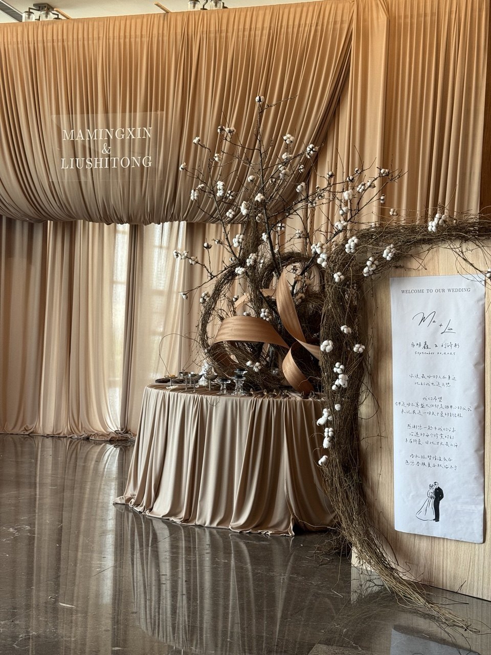 A softly draped welcome setting in bronze and cocoa tones